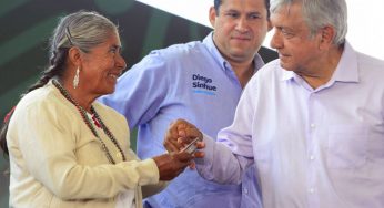 CON APLAUSOS AMLO DESPIDE A MARINOS FALLECIDOS EN QUERÉTARO.
