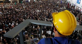 LA TOMA DEL AEROPUERTO DE HONG KONG OBLIGA A CANCELAR VUELOS POR SEGUNDO DÍA.