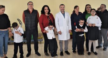 ENTREGA SALUD MUNICIPAL DE AHOME LENTES ADAPTADOS A NIÑOS DE LOS MOCHIS