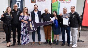 ENTREGAN AUTOS A GANADORES DEL SORTEO DEL MARATÓN INTERNACIONAL DE CULIACÁN