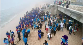 MAZATLÁN CELEBRA EL DÍA DE LA MADRE TIERRA CON LIMPIEZA DE PLAYA
